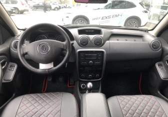 Подержанный автомобиль Renault Duster 2012 года (10 фото)