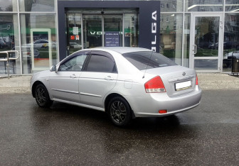 Подержанный автомобиль Kia Cerato Sedan 2008 года (7 фото)