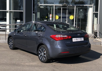 Подержанный автомобиль Kia Cerato Sedan 2014 года (7 фото)