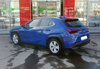 Подержанный автомобиль Lexus UX 2020 года (7 фото)