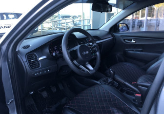 Подержанный автомобиль Kia Rio Sedan 2020 года (9 фото)