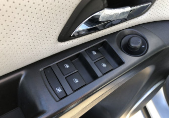 Подержанный автомобиль Chevrolet Cruze Sedan 2011 года (13 фото)