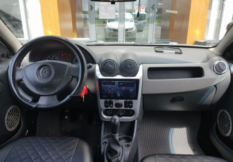 Подержанный автомобиль Renault Sandero 2013 года (11 фото)