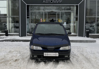 Подержанный автомобиль Renault Megane Hatchback 1997 года (2 фото)