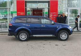 Подержанный автомобиль Mitsubishi Pajero Sport 2014 года (4 фото)