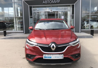 Подержанный автомобиль Renault Arkana 2021 года (2 фото)