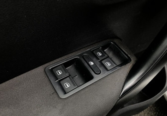 Подержанный автомобиль Volkswagen Polo Sedan 2014 года (13 фото)