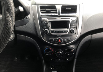 Подержанный автомобиль Hyundai Solaris Sedan 2015 года (14 фото)