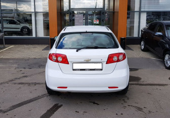 Подержанный автомобиль Chevrolet Lacetti Hatchback 2010 года (6 фото)