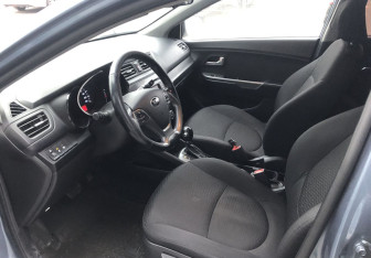 Подержанный автомобиль Kia Rio Sedan 2016 года (9 фото)