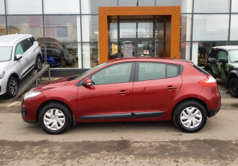 Подержанный автомобиль Renault Megane Hatchback 2014 года (8 фото)