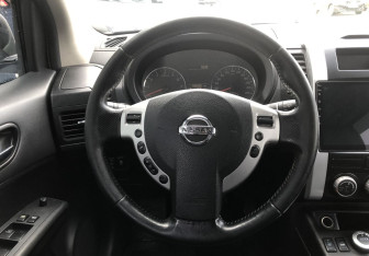 Подержанный автомобиль Nissan X-Trail 2013 года (12 фото)