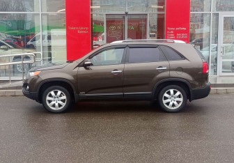 Подержанный автомобиль Kia Sorento 2011 года (8 фото)