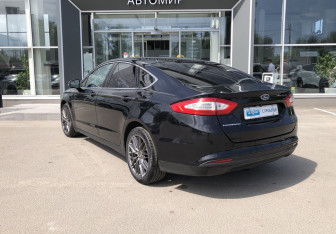 Подержанный автомобиль Ford Mondeo Sedan 2015 года (7 фото)