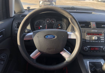 Подержанный автомобиль Ford C-MAX 2007 года (12 фото)