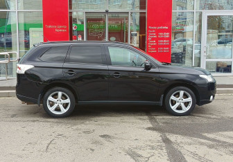 Подержанный автомобиль Mitsubishi Outlander 2013 года (4 фото)