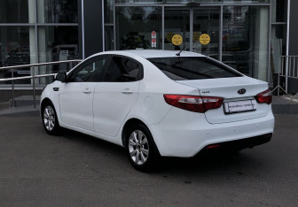 Подержанный автомобиль Kia Rio Sedan 2012 года (7 фото)