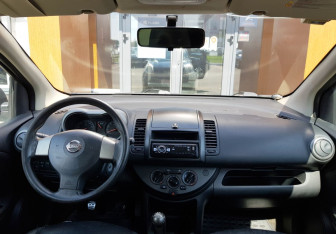 Подержанный автомобиль Nissan Note 2007 года (11 фото)