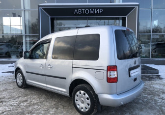 Подержанный автомобиль Volkswagen Caddy Compactvan 2010 года (7 фото)
