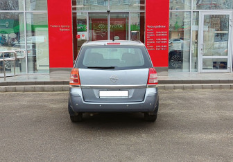 Подержанный автомобиль Opel Zafira Compactvan 2008 года (6 фото)