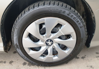 Подержанный автомобиль Peugeot 308 Hatchback 2010 года (12 фото)