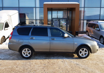 Подержанный автомобиль LADA (ВАЗ) Priora Wagon 2011 года (4 фото)