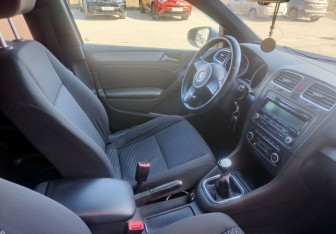 Подержанный автомобиль Volkswagen Golf Hatchback 2011 года (12 фото)