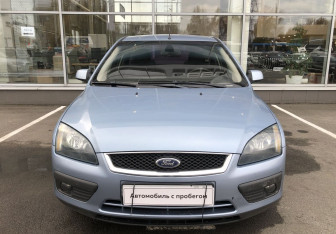 Подержанный автомобиль Ford Focus Sedan 2006 года (2 фото)