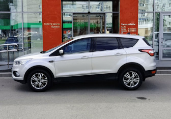 Подержанный автомобиль Ford Kuga 2018 года (8 фото)