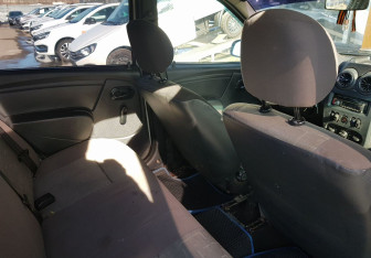 Подержанный автомобиль Renault Logan Sedan 2014 года (10 фото)