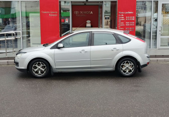Подержанный автомобиль Ford Focus Hatchback 2007 года (8 фото)