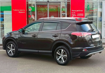 Подержанный автомобиль Toyota RAV4 2016 года (7 фото)