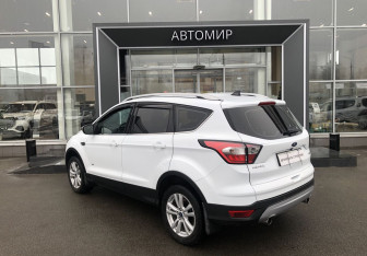 Подержанный автомобиль Ford Kuga 2017 года (7 фото)