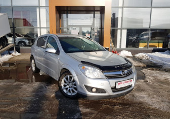 Подержанный автомобиль Opel Astra Hatchback 2007 года (3 фото)