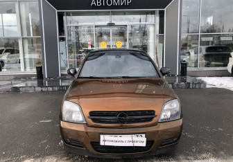 Подержанный автомобиль Opel Vectra Sedan 2004 года (2 фото)