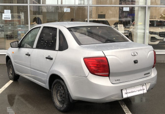 Подержанный автомобиль LADA (ВАЗ) Granta Sedan 2013 года (7 фото)