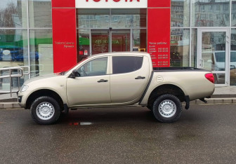 Подержанный автомобиль Mitsubishi L200 2011 года (8 фото)