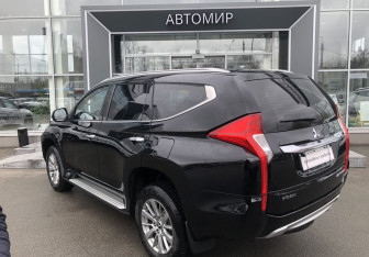 Подержанный автомобиль Mitsubishi Pajero Sport 2018 года (7 фото)