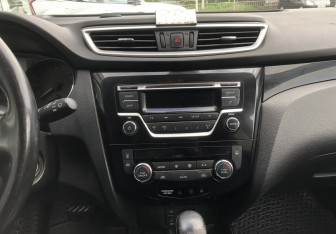 Подержанный автомобиль Nissan Qashqai 2015 года (14 фото)