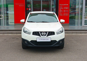 Подержанный автомобиль Nissan Qashqai 2012 года (2 фото)