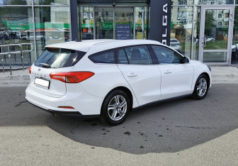 Подержанный автомобиль Ford Focus Wagon 2020 года (5 фото)