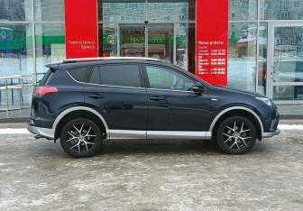 Подержанный автомобиль Toyota RAV4 2016 года (4 фото)