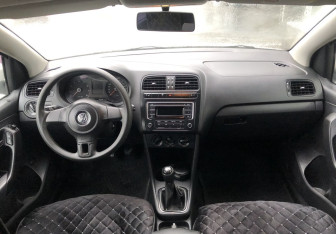 Подержанный автомобиль Volkswagen Polo Sedan 2012 года (10 фото)