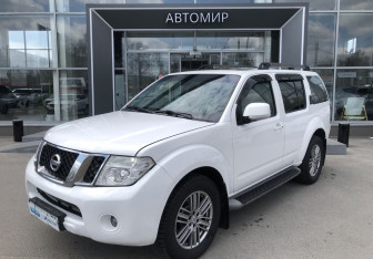 Подержанный автомобиль Nissan Pathfinder 2011 года (1 фото)