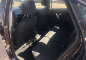Подержанный автомобиль Volkswagen Polo Sedan 2012 года (10 фото)