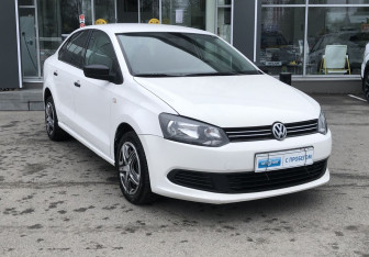 Подержанный автомобиль Volkswagen Polo Sedan 2012 года (3 фото)