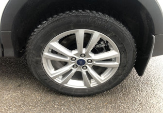 Подержанный автомобиль Ford Kuga 2017 года (15 фото)