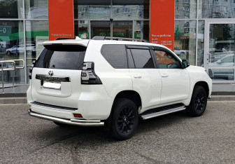 Подержанный автомобиль Toyota Land Cruiser Prado 2020 года (5 фото)