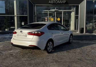 Подержанный автомобиль Kia Cerato Sedan 2015 года (5 фото)