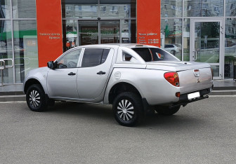 Подержанный автомобиль Mitsubishi L200 2011 года (7 фото)